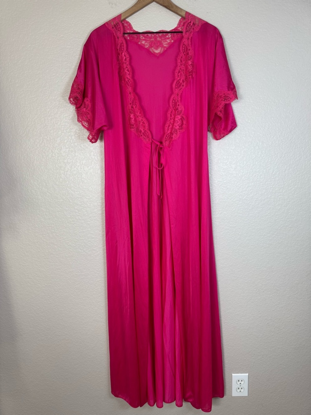 Vintage 70’s 80’s Olga Satin Lace Hot Pink Magenta Maxi Nightgown Tie Front Robe